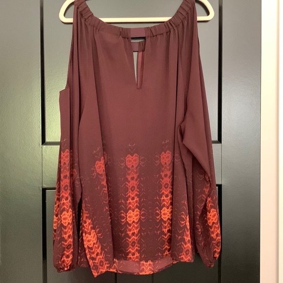 Lane Bryant Burgundy Cold Shoulder,Bell Sleeve Blouse w/Ombré. Size 22/24 - Picture 5 of 11